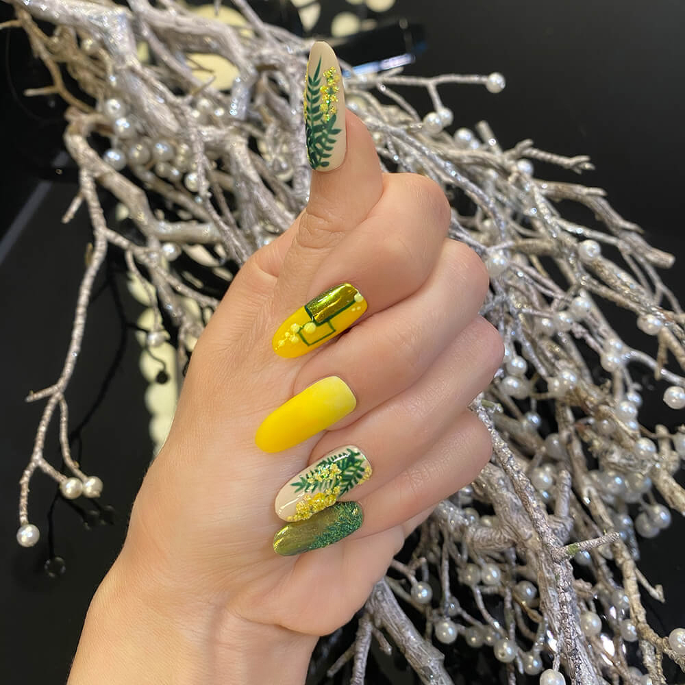 nail art mimosa